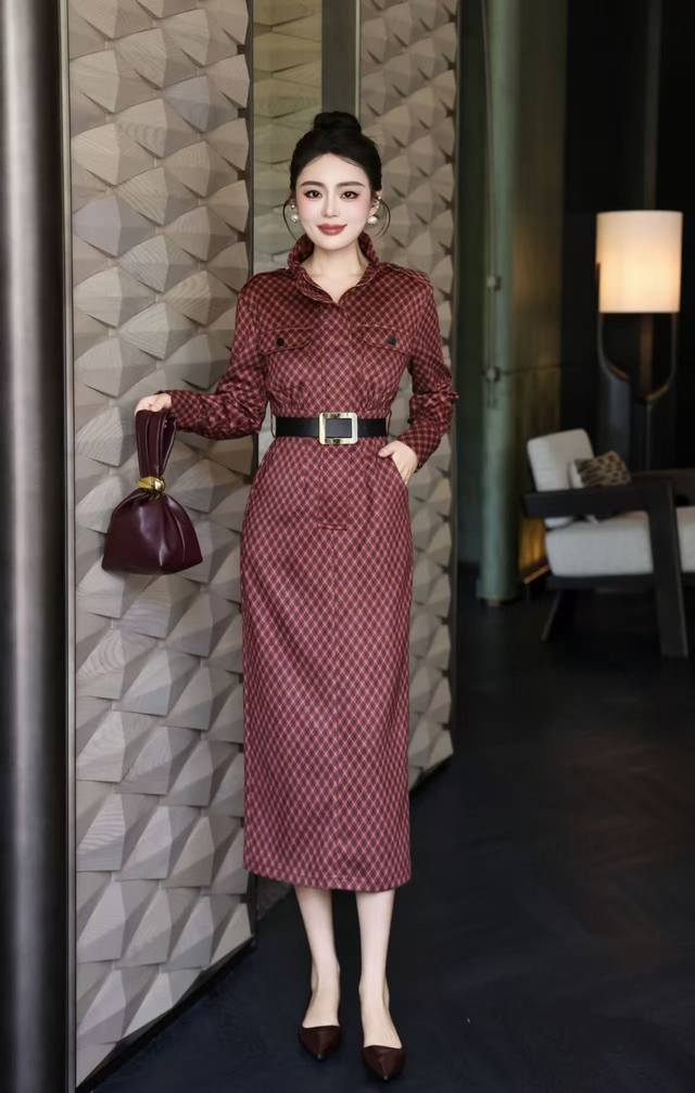 High-end cowhide plaid skirt temperament versatile autumn and winter bottoming