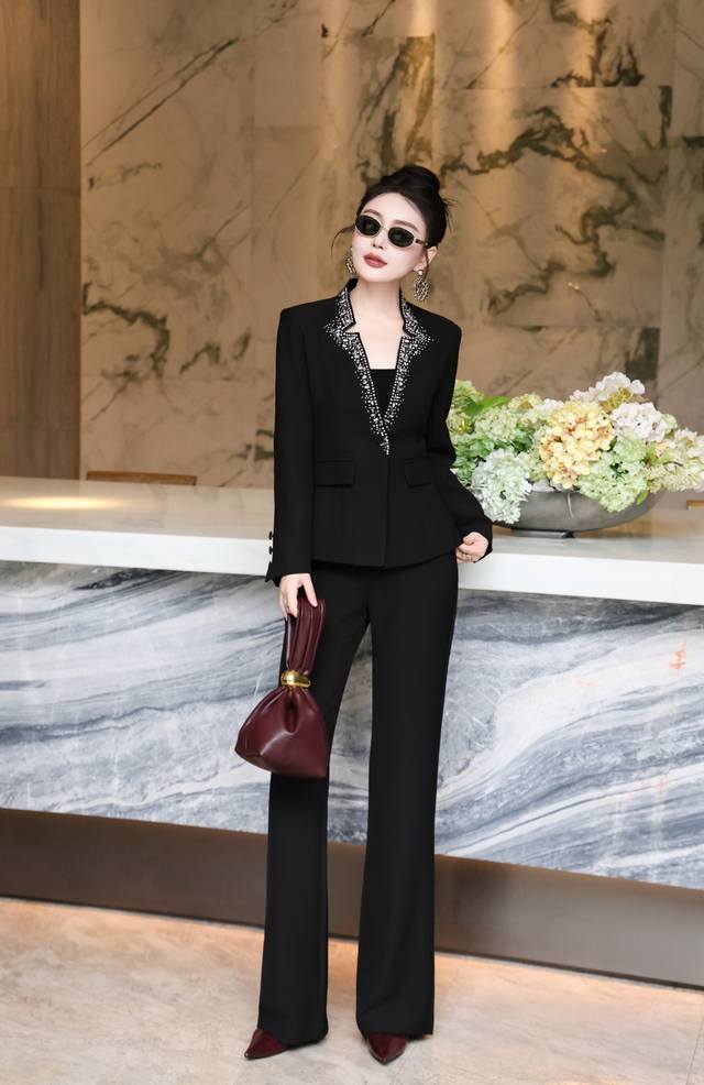 The new elegant and intellectual suit, the overall matching fashion index is imm