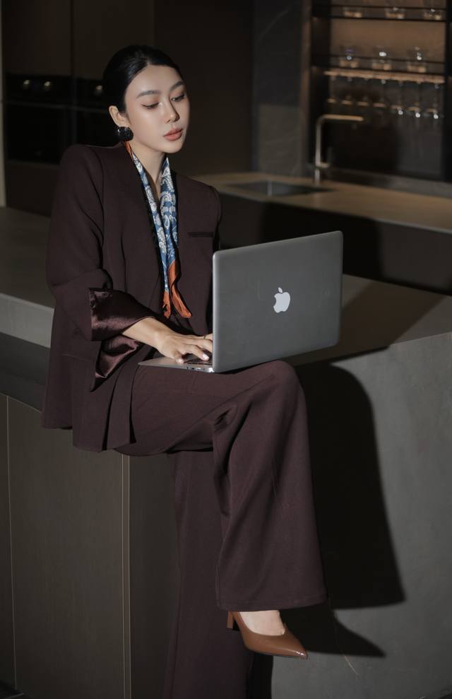 2025 autumn style, high-quality boutique suit, capable and aura, the lace collar