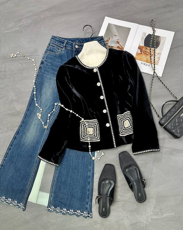 Hot new arrival! Silk velvet round neck two-pocket contrasting crochet jacket!