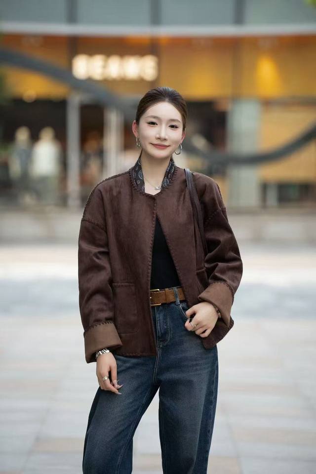 Lazy and loose sheepskin coat, the fine sheepskin texture is warm and delicate,