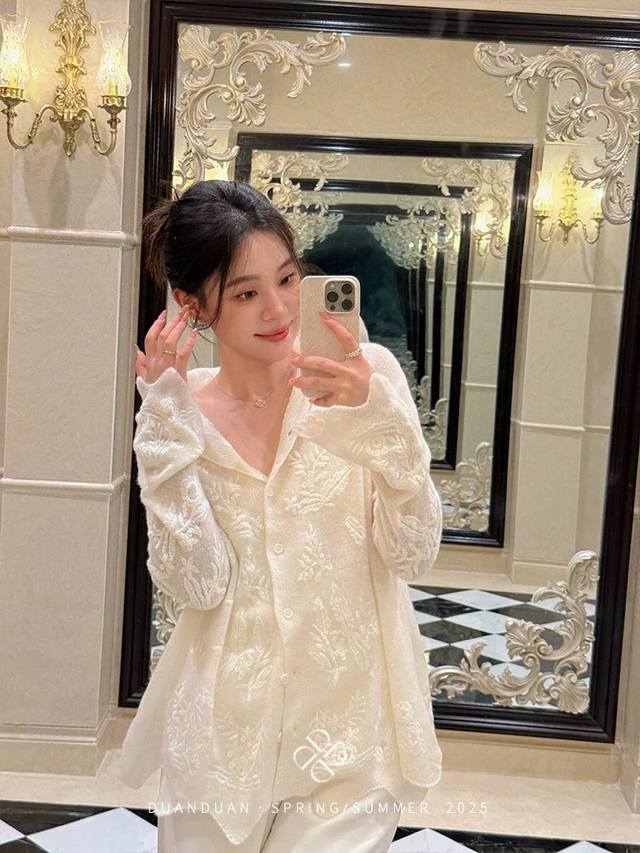 White tea mousse soft French heavy-work intricate embroidery wool hooded cardig