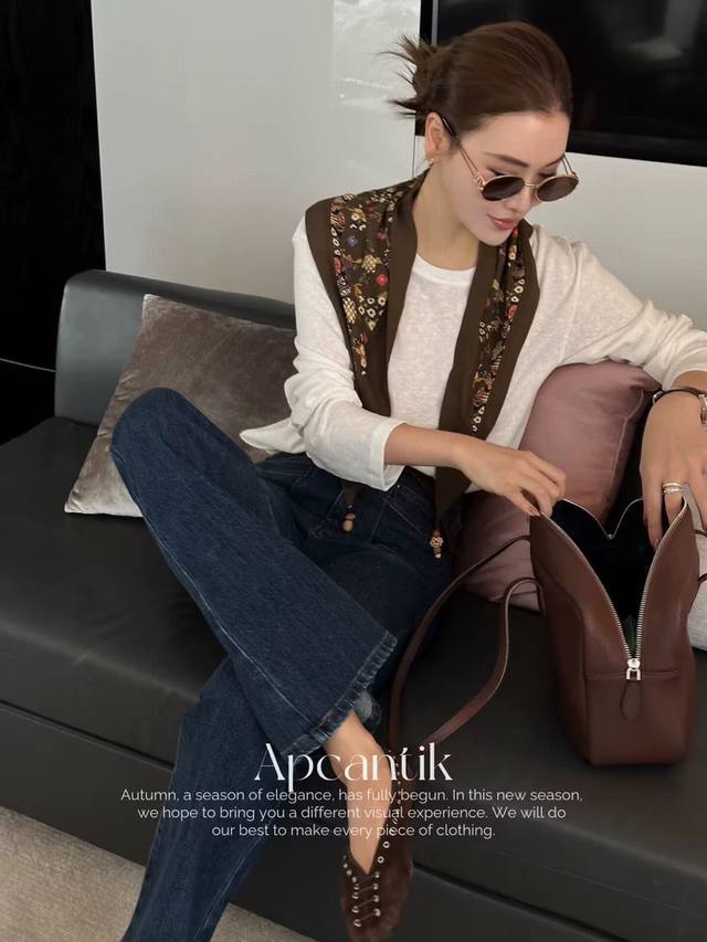 Designer high-end printed shawl + T-shirt top, simple and detailed T-shirt, pra