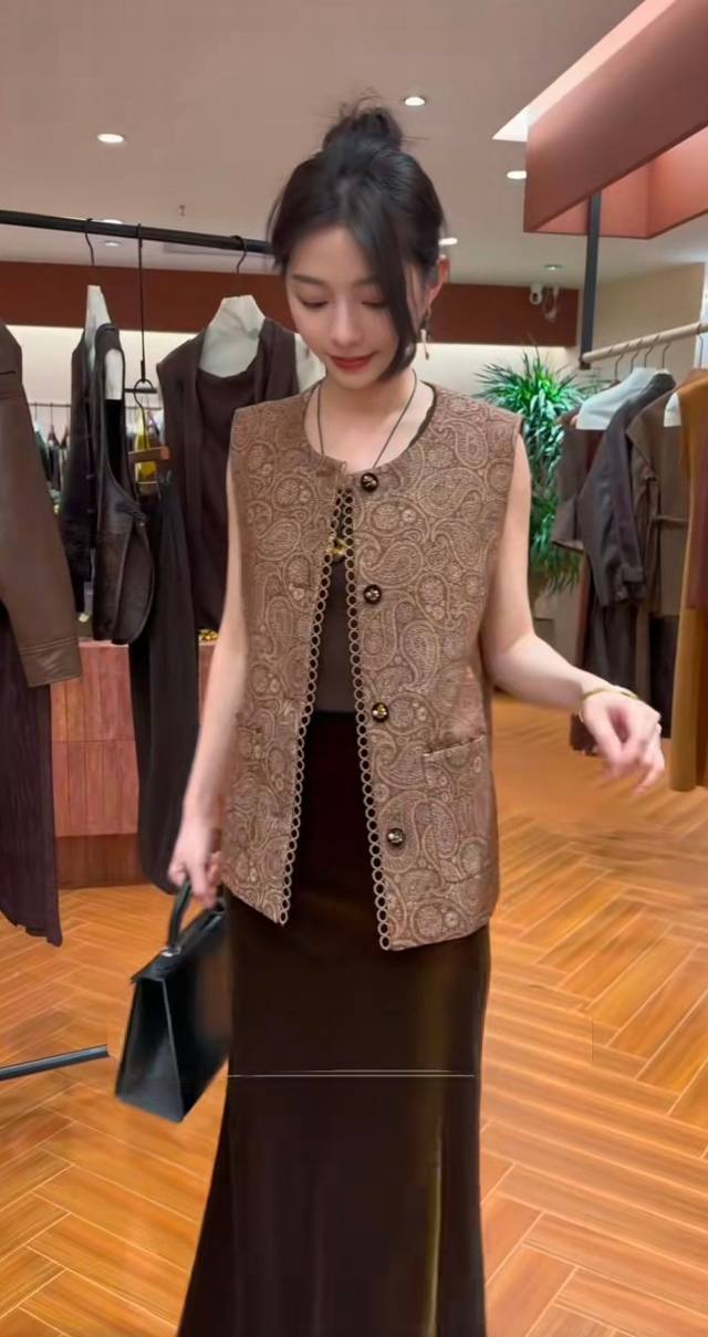 2025 new hot-selling old money style cashew flower pure handmade bead buckle des