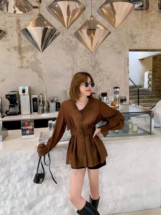 French temperament V-neck, ruffled cuffs, autumn design shirt slim shirt, pleat