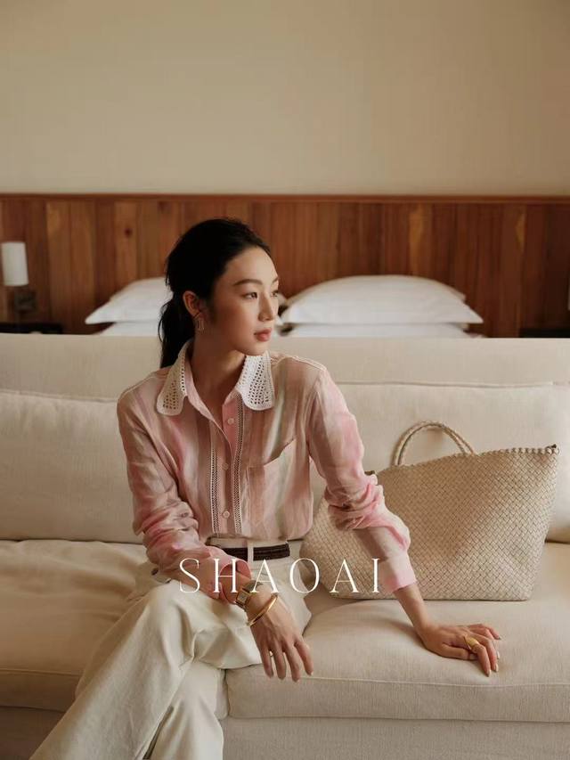 High quality, pure hand-woven hollow lapel long-sleeved top, commuting gentle fe