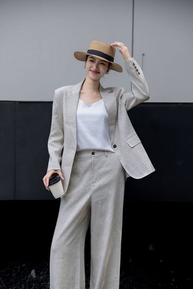 Hot item recommendation, a very stylish thickened linen suit. Softer and thinne