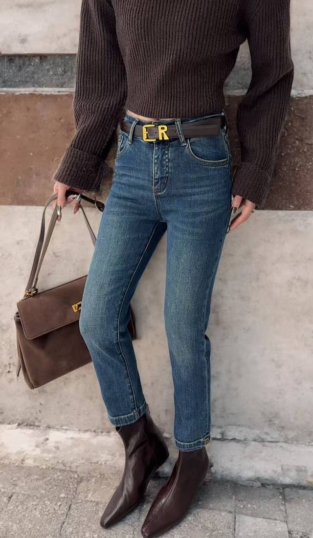 High-quality European-made skinny jeans, featuring a classic skinny fit that fi