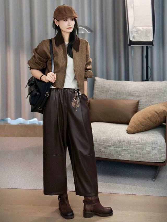 These cool, stylish wide-leg leather pants are made with crisp, stylish leather