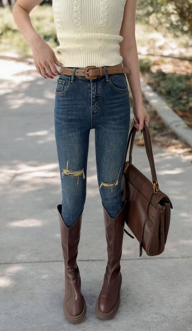 Super popular retro skinny jeans are fashionable, blue ripped jeans, classic den