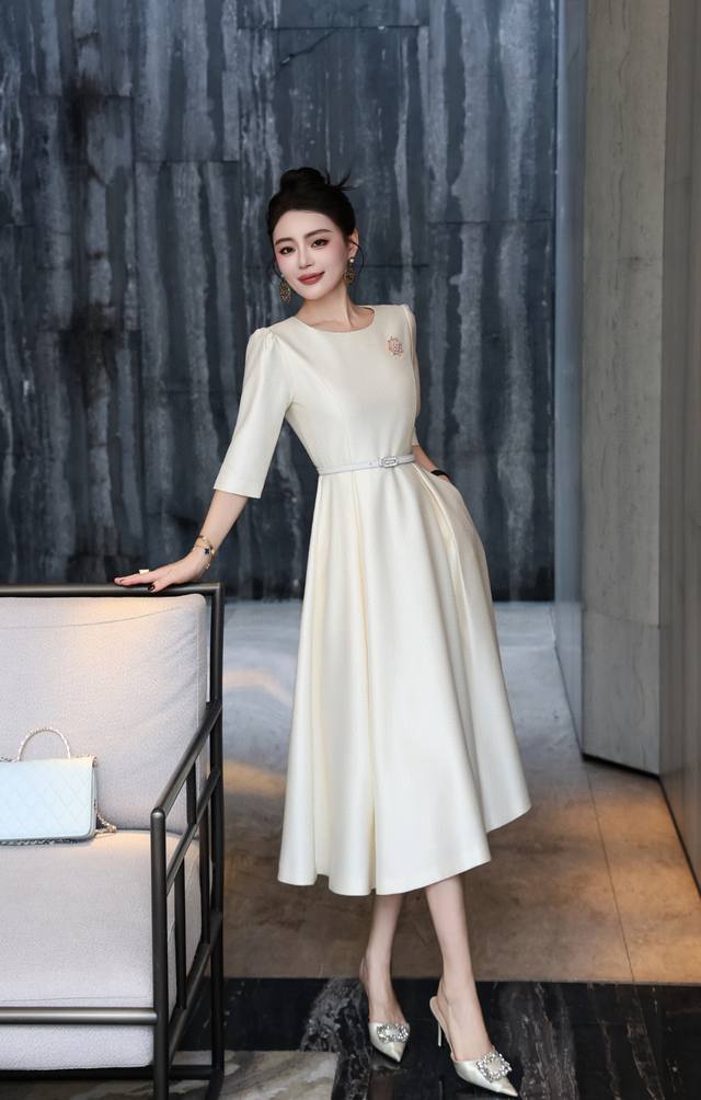 New style dress Brand: Dior series Fabric: Imitation silk wool fabric Color: Of