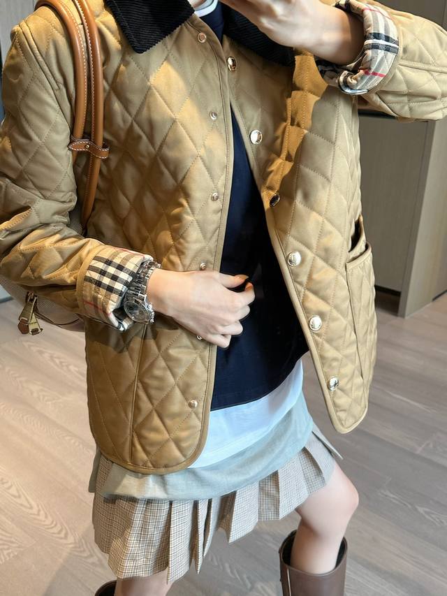 Sml *New for Fall/Winter: Diamond Quilted Barn Jacket with Corduroy Collar. Ligh