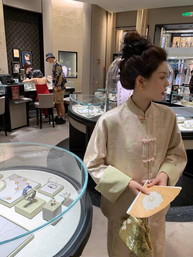 Super beautiful high-end custom-made models are available in large quantities. W