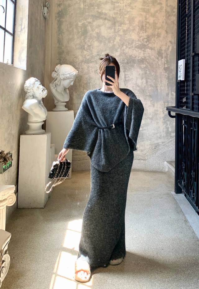 Old money style loose feeling suit! The rich lady's elegant and noble cape sleev