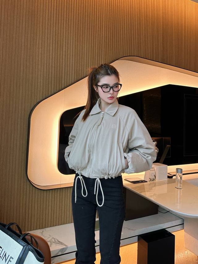 Exclusive first release, highly recommended 25-year early autumn and winter ser