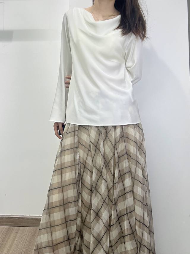 Swing collar 19 Momme stretch double Joe long sleeve silk top Color: Black Whit