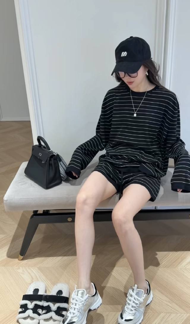 Early autumn lazy and relaxed outfit A relaxed suit with a full sense of lazines