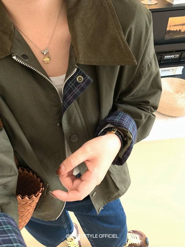 Fashionable and individual checkered patterned jacket, workwear coat, simple and