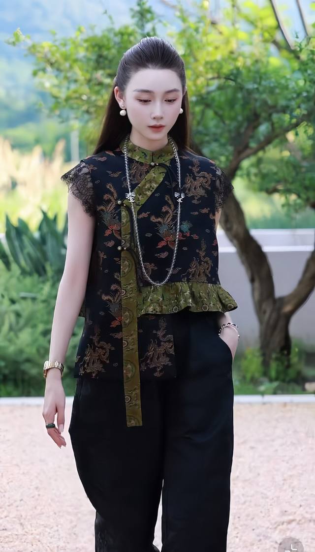 High quality, hot item, new Chinese style high-end irregular vest with oblique