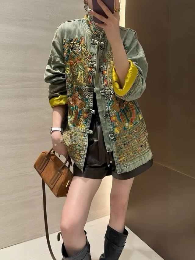 A hot-selling model with heavy embroidery, high-end European and American washe