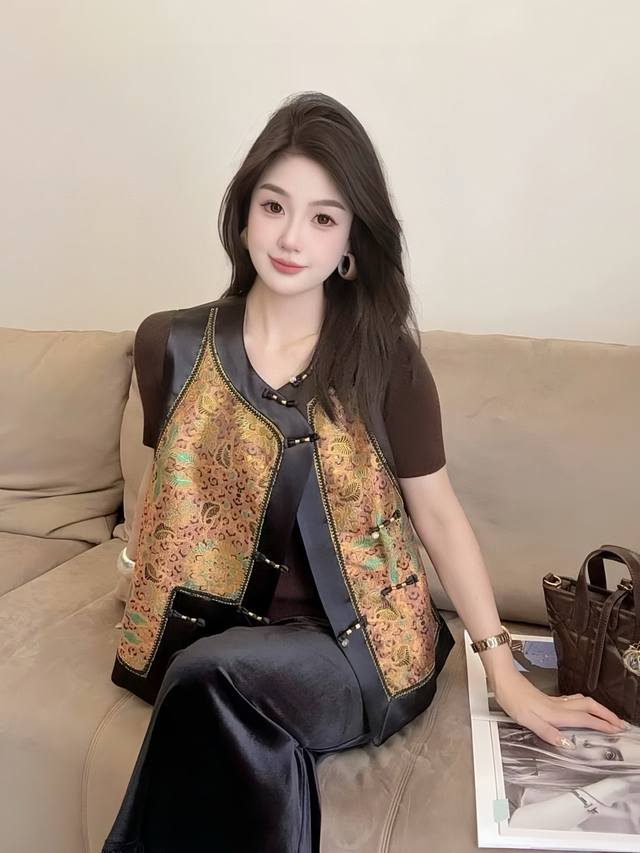 The best-selling high-end retro Chinese-style jacquard vest has an exquisite an