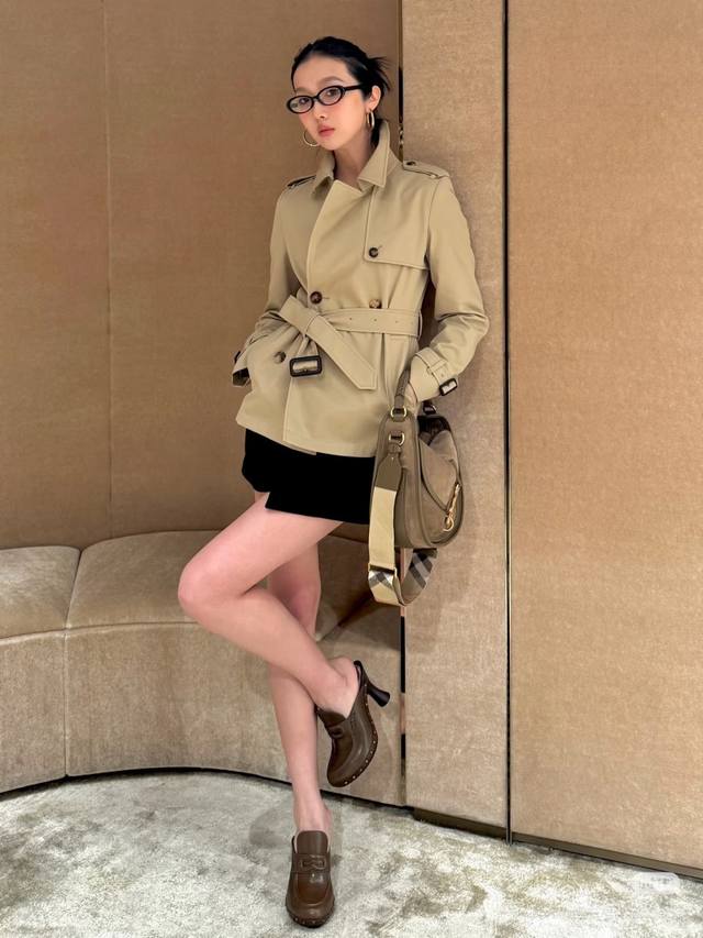 Heavyweight Burberry trench coat! So beautiful! The same high-quality trench coa