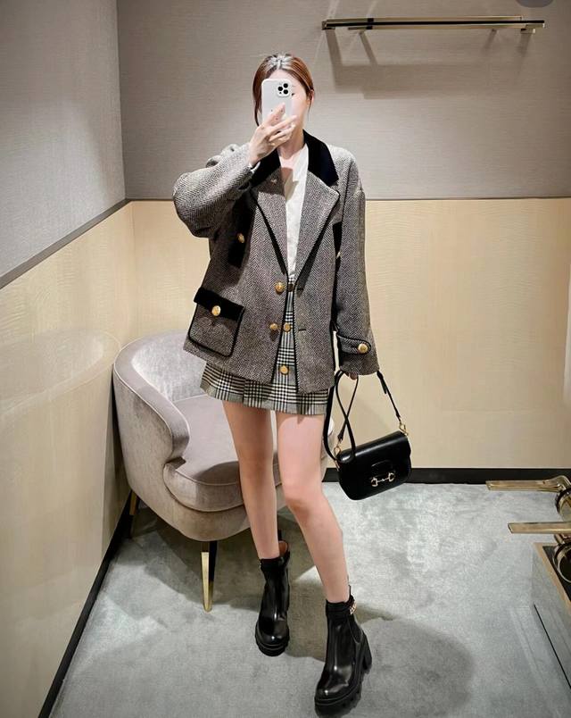 G's British preppy-style jacket! Retro and youthful, this preppy jacket is made