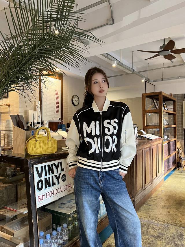 Christian Dio* 2025Fw new baseball jacket is incredibly stylish. High-end custom