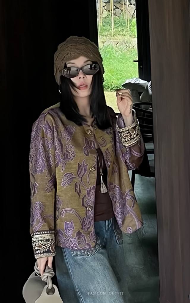 Hot item coming soon! This high-end, heavy-duty retro jacquard jacket features a