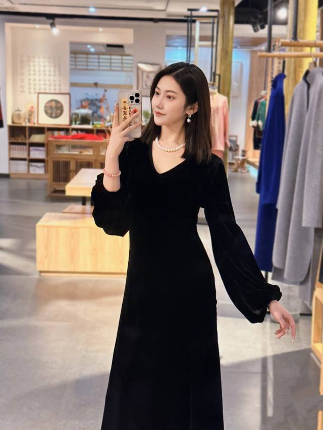 Hot item! 100% active black silk velvet dress with high durability and colorfas