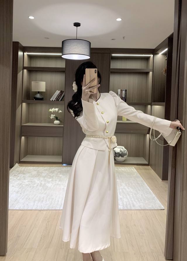 New sweet little fragrance style suit, a must-have when changing seasons, it wi