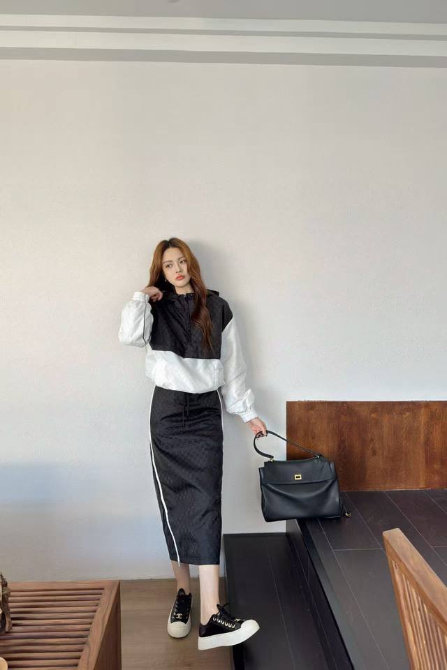 G's popular double G jacquard series color-blocked suit, hooded half-zip contras