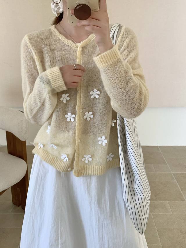 Small flower cardigan alpaca