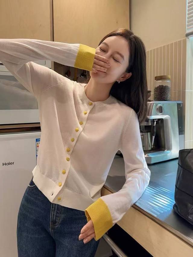 Design sense contrast color retro round neck knitted top inner wear fashionable