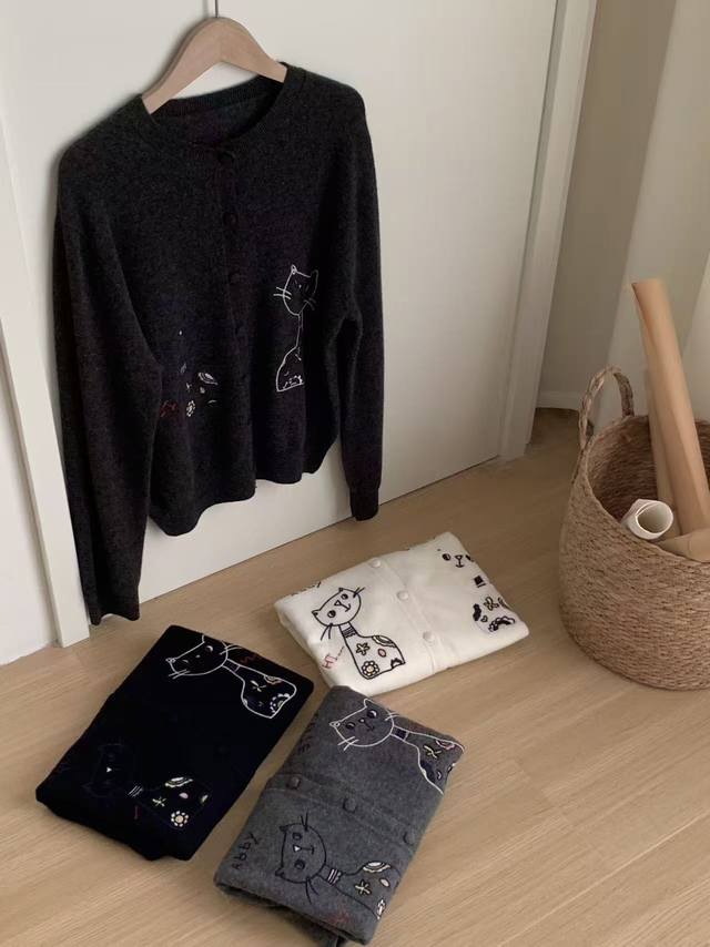 New full fur round neck cat pattern buttoned cardigan