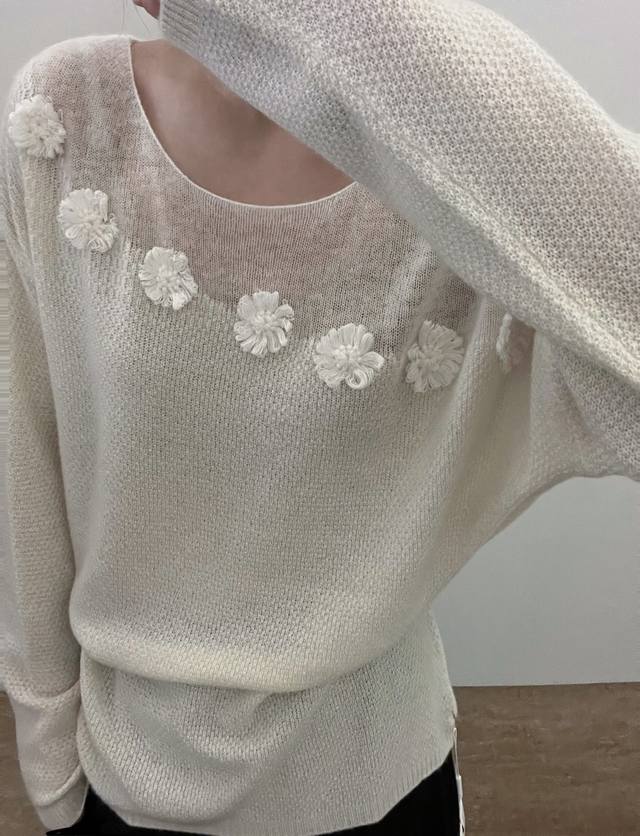 New 30 cashmere seven flowers round neck pullover long sleeve one size