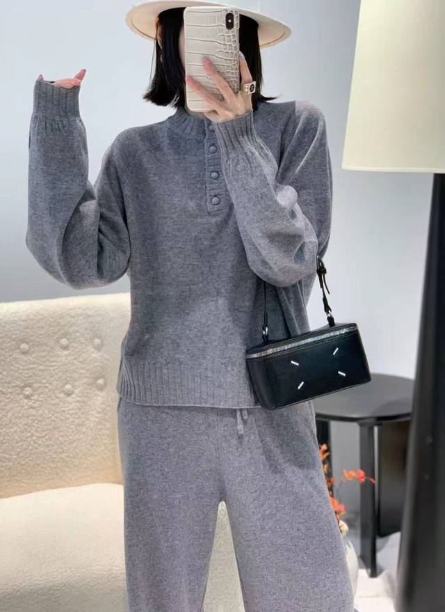 New full wool round neck four button pullover one size