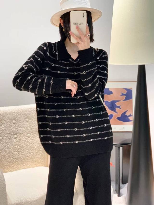 New arrival: all-wool small V-neck horizontal striped long sleeves One size