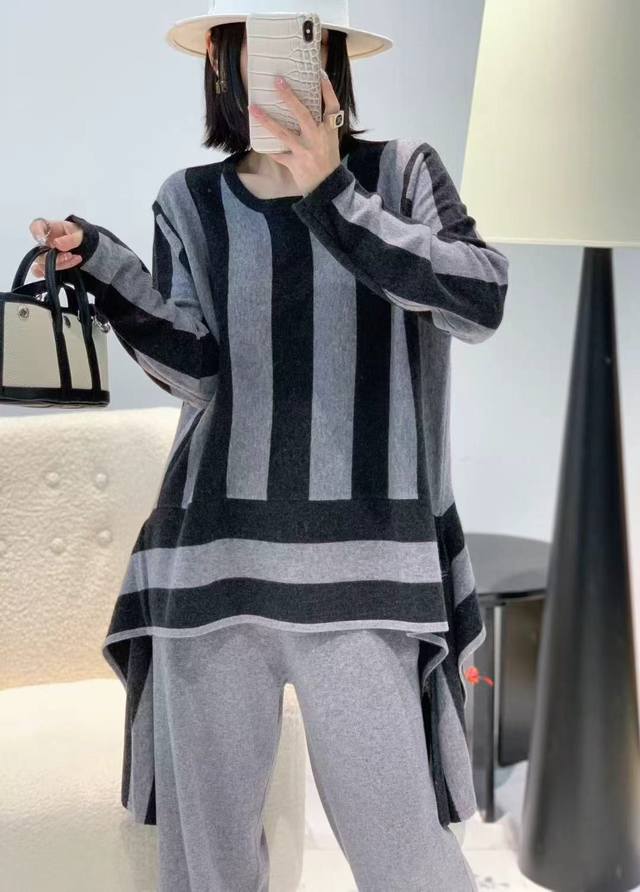 New full wool vertical striped round neck pullover long sleeve One size