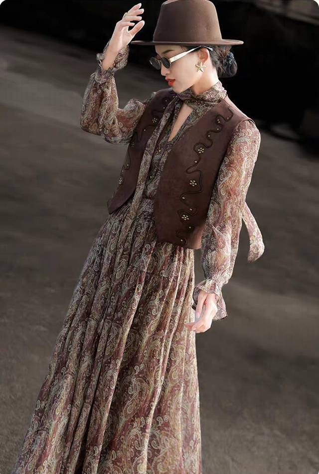 Temperament French nomadic style three-piece suit! Retro heavy embroidery suede