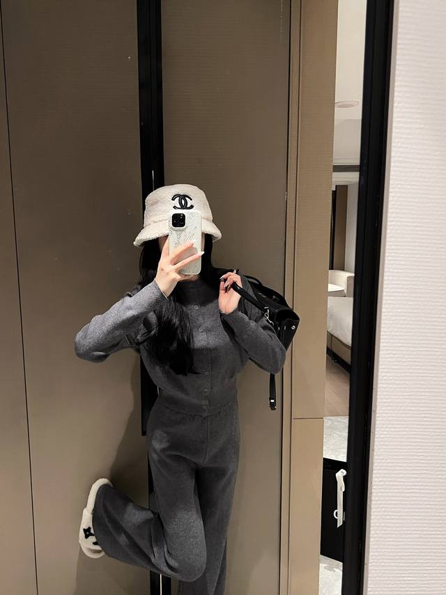 Miumi* jacquard letter thickened knitted cardigan jacket and trousers suit age-r