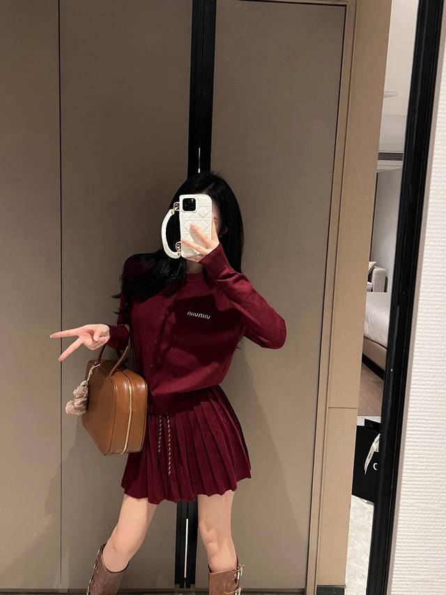 Miumi* Age-reducing jacquard letter knitted jacket pleated skirt short skirt sui