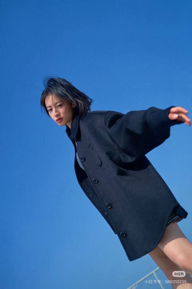 Prada triangle logo coat! A must-have for fashionistas! This handmade double-fa