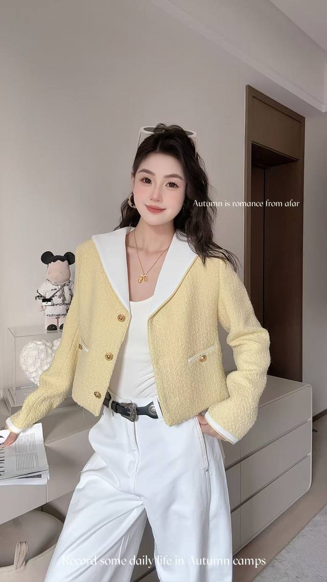 French nautical style | Contrast navy collar wool boucl