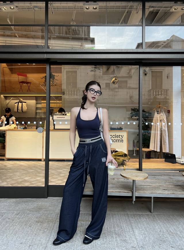 Loe W*2025Fw new trousers are not picky about body shape and are especially grea