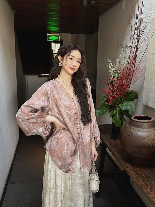 High-end luxury models are shipped in large quantities in Manjiangnan. High-end