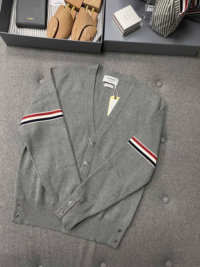 Autumn and Winter Pure Cotton Knitted V-Neck CardiganThe latest all-match pure c