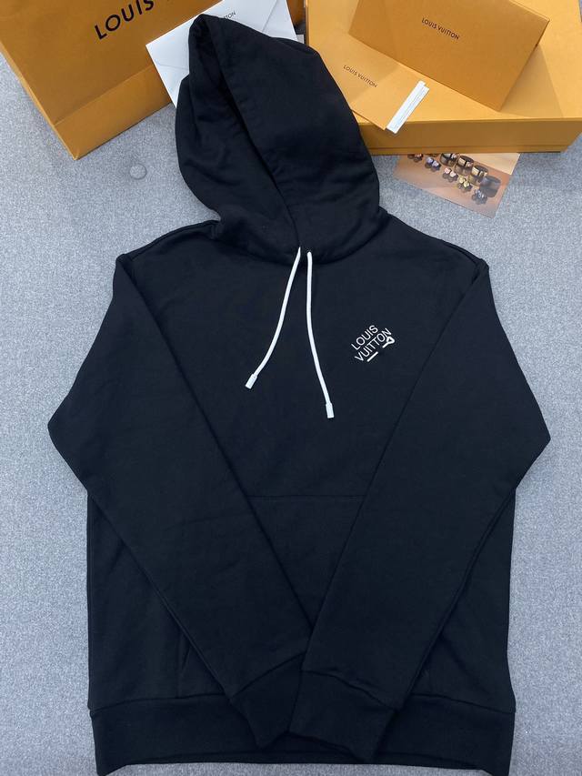 Logo embroidered hoodie The advantage of the classic style is that no matter wh