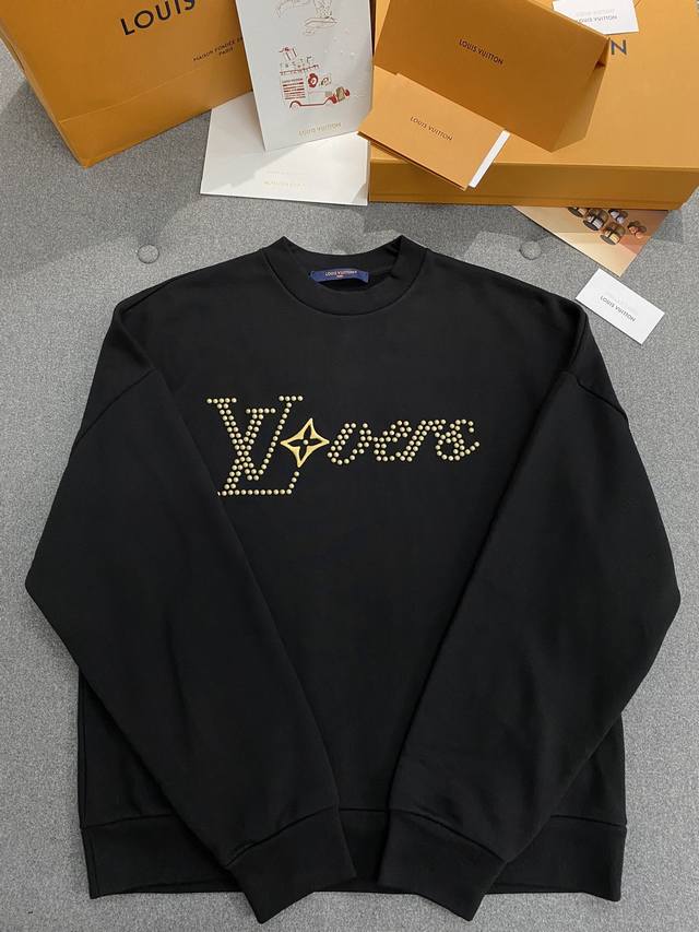 Cotton round neck sweatshirt This year's must-have studded sweatshirt has a stif