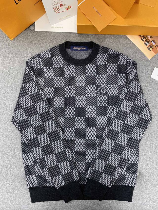 Sheep wool crew neck sweater The collision of classic checkerboard dark gray and